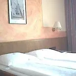 Enjoyhotel Garni Stuttgart Parkplatz Sprinter Penny Etank 酒店 2*