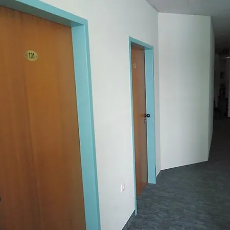 Enjoyhotel Garni Stuttgart Parkplatz Sprinter Penny Etank Porsche-museum 호텔 코른탈뮨힌겐