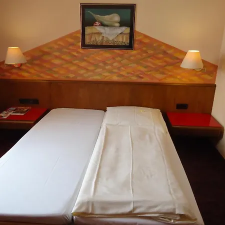 Enjoyhotel Garni Stuttgart Parkplatz Sprinter Penny Etank Hotell