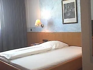 Enjoyhotel Garni Stuttgart Parkplatz Sprinter Penny Etank 호텔